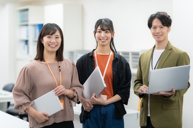 嬉しそうな人々